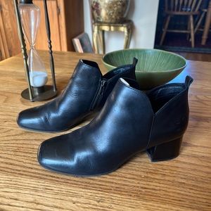 Born Boots Womens 9 Aneto Ankle Boot Black Leather Side Zipper